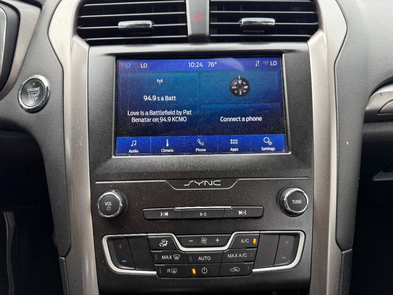 Used 2020 Ford Fusion SE FWD image 18