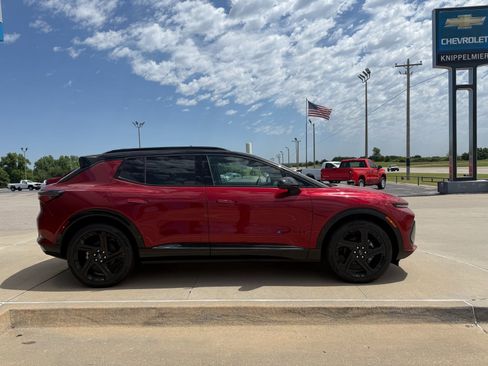 New 2025 Chevrolet Equinox EV RS image 4