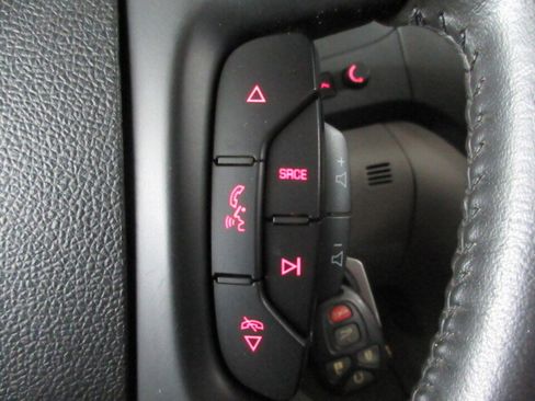 Used 2011 GMC Acadia Denali image 16