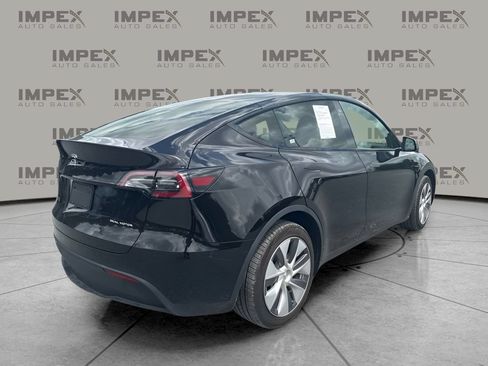 Used 2023 Tesla Model Y Long Range AWD/4WD image 3