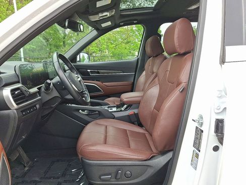 Used 2023 Kia Telluride EX w/ EX Captain's Chair Package FWD image 17