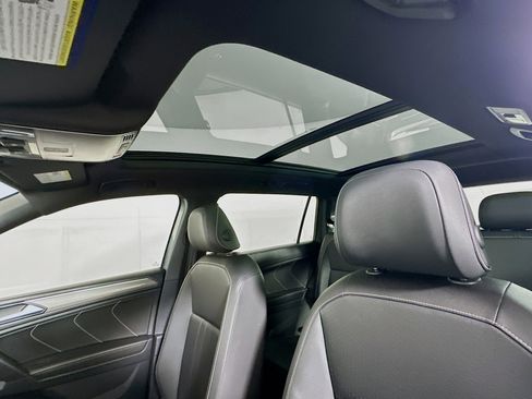 Used 2023 Volkswagen Tiguan SE R-Line image 24