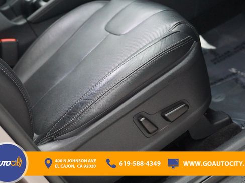 Used 2020 Hyundai Santa Fe SEL w/ Convenience + Premium Package FWD image 16