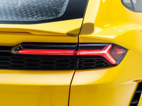 Used 2025 Lamborghini Urus SE AWD/4WD image 36