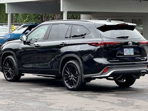 Used 2025 Toyota Highlander XSE AWD/4WD image 6