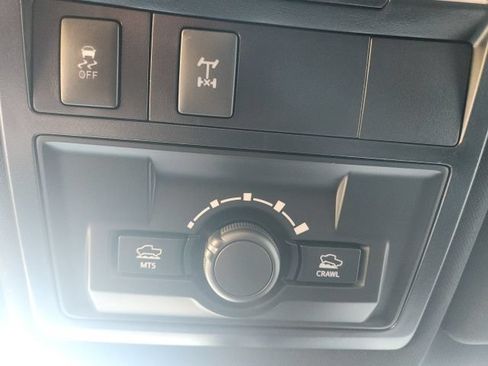 Used 2019 Toyota Tacoma TRD Off-Road AWD/4WD image 32