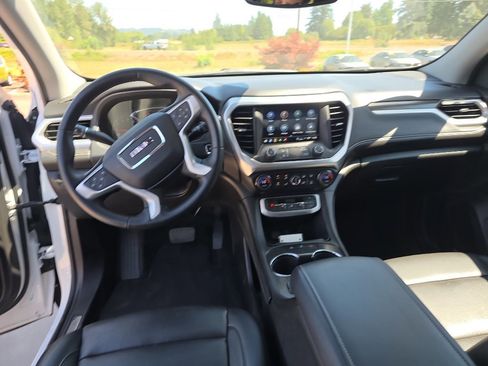 Used 2023 GMC Acadia SLT image 15