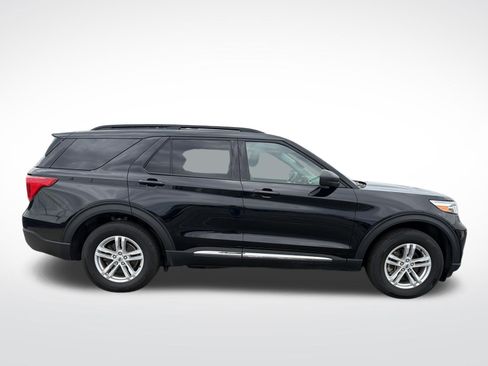 Used 2024 Ford Explorer XLT w/ Equipment Group 202A AWD/4WD image 5