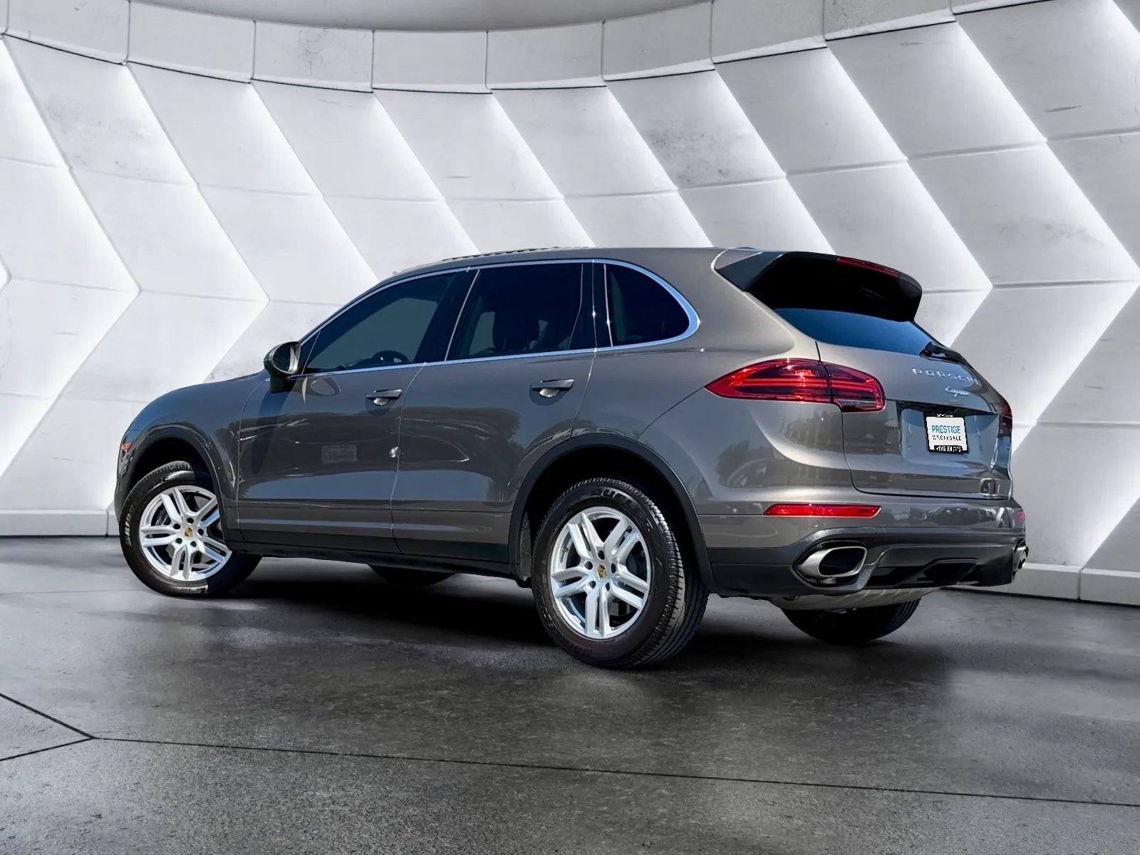 Used 2016 Porsche Cayenne AWD/4WD image 6