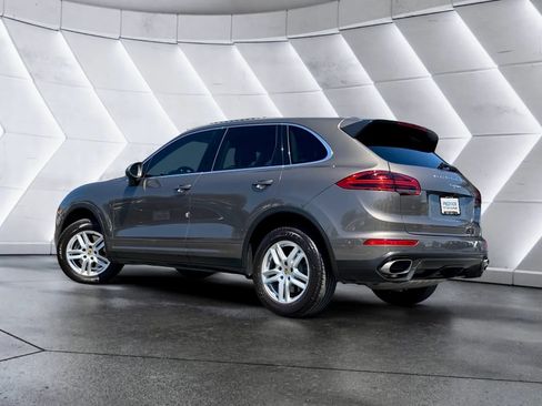 Used 2016 Porsche Cayenne AWD/4WD image 6