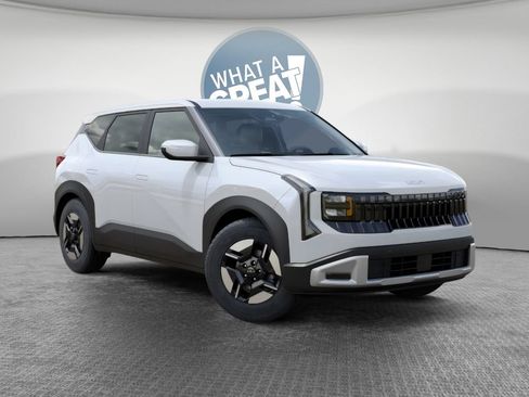 New 2027 Kia Seltos LX FWD image 8
