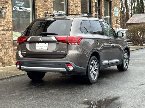 Used 2018 Mitsubishi Outlander SE image 5