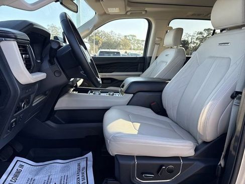 Used 2024 Ford Expedition Platinum AWD/4WD image 8