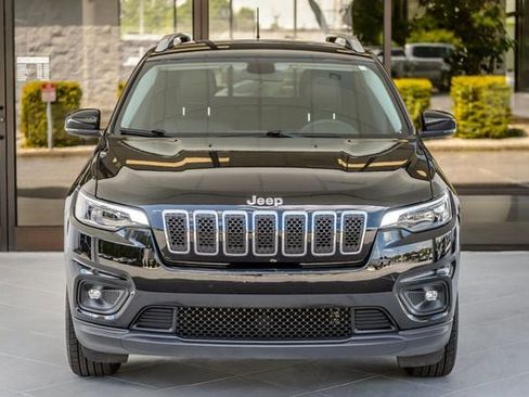 Used 2019 Jeep Cherokee Latitude Plus FWD image 5