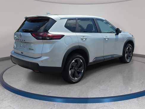 Used 2024 Nissan Rogue SV AWD/4WD image 5
