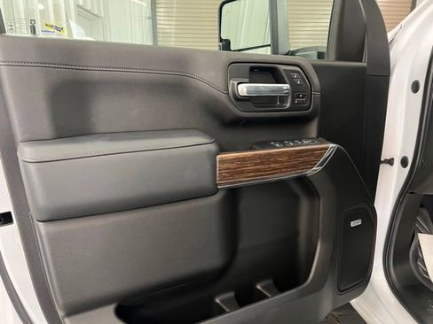 Used 2023 Chevrolet Silverado 2500 High Country w/ Technology Package image 9