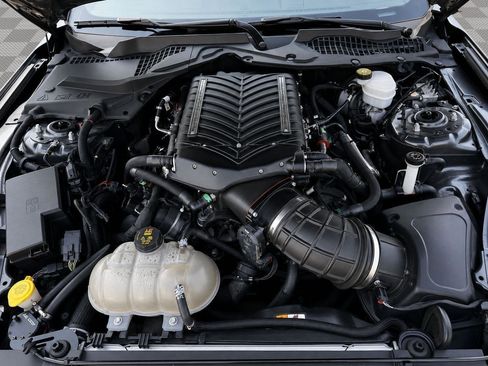 Used 2018 Ford Mustang GT RWD image 2