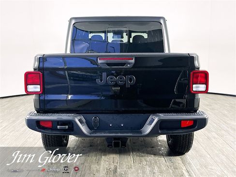 New 2025 Jeep Gladiator Sport image 8