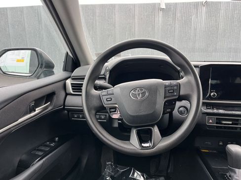 Used 2025 Toyota Camry LE image 27