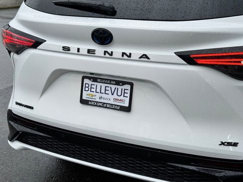 Used 2025 Toyota Sienna XSE w/ XSE Premium Package image 47