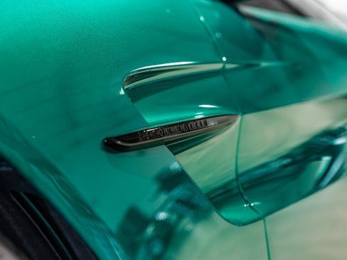 Used 2025 Aston Martin V8 Vantage Coupe RWD image 13