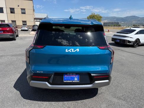 Used 2024 Kia EV9 Land AWD/4WD image 9