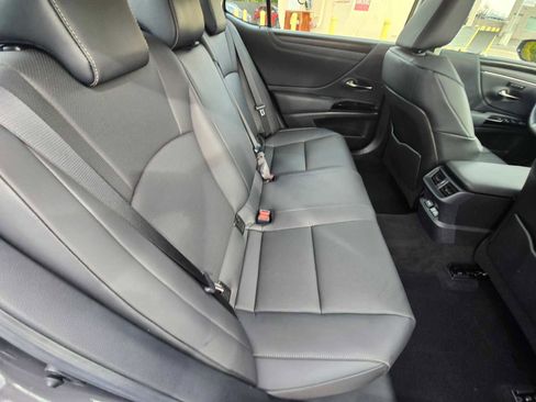Certified 2025 Lexus ES 300h w/ Premium Package image 14