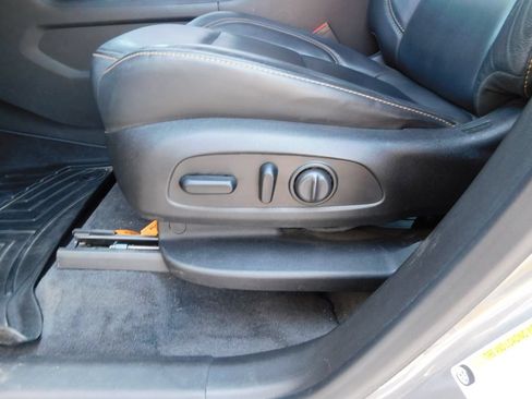 Used 2019 Chevrolet Traverse LT FWD image 13