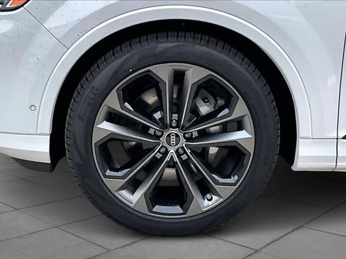 New 2026 Audi Q7 3.0T Premium Plus AWD/4WD image 17