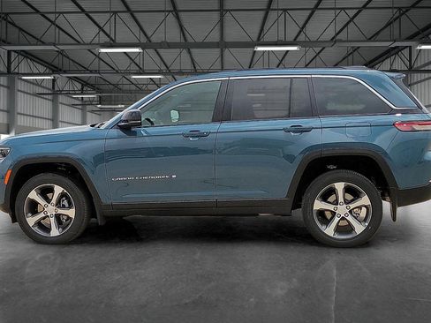 New 2026 Jeep Grand Cherokee Limited RWD image 2