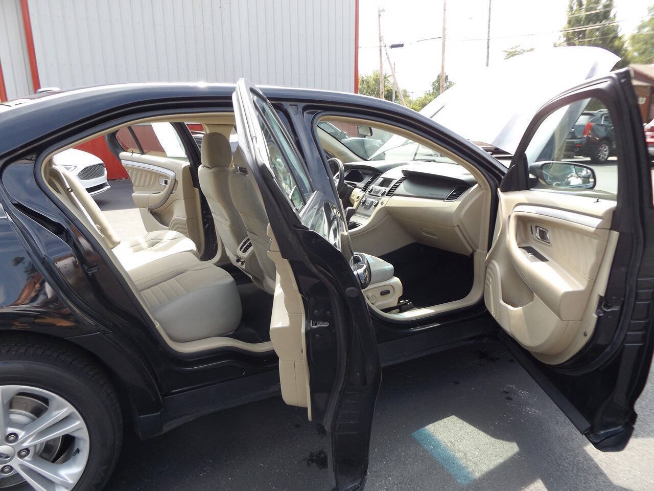 Used 2017 Ford Taurus SE FWD image 20