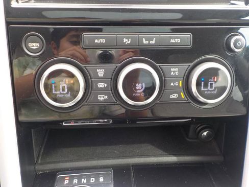 Used 2017 Land Rover Discovery HSE image 26