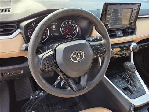 Used 2021 Toyota RAV4 LE image 10