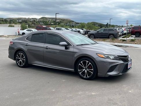 Used 2018 Toyota Camry SE w/ Audio Package FWD image 9
