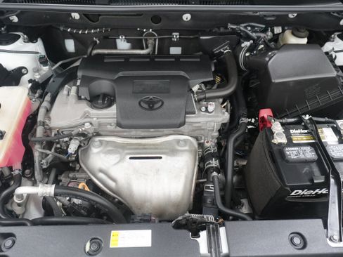 Used 2018 Toyota RAV4 LE FWD image 26
