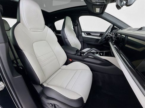 New 2026 Porsche Cayenne S image 33