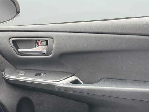 Used 2016 Toyota Camry SE image 21