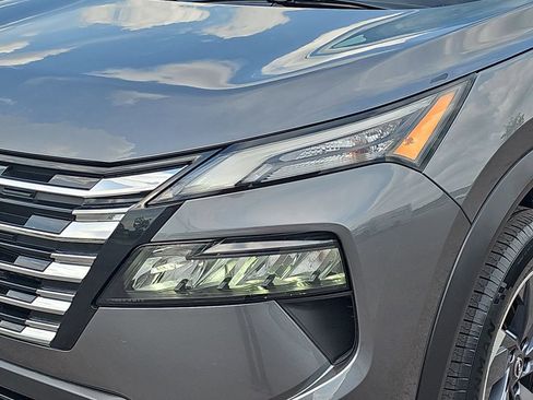 Used 2025 Nissan Rogue SV FWD image 30