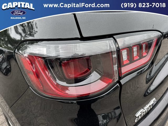 Used 2025 Jeep Compass Latitude AWD/4WD image 15
