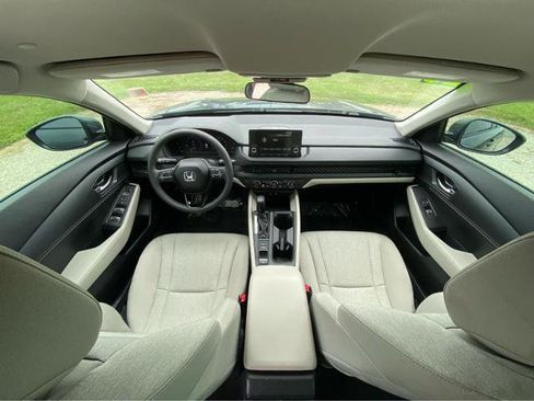 Used 2025 Honda Accord LX image 17