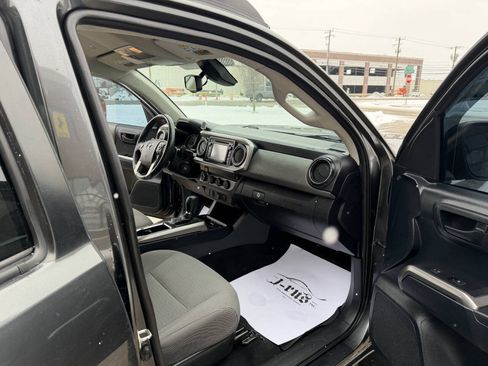 Used 2019 Toyota Tacoma SR image 15