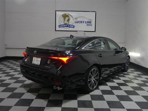 Used 2019 Toyota Avalon Touring w/ Advanced Safety Package image 10