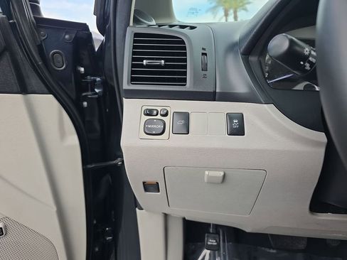 Used 2015 Toyota Venza XLE w/ XLE Premium Package image 18