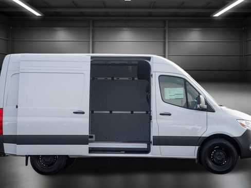 Used 2025 Mercedes-Benz Sprinter 2500 image 7