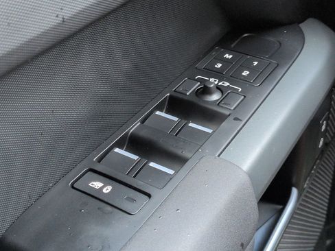 Used 2023 Land Rover Defender 110 X-Dynamic SE AWD/4WD image 25