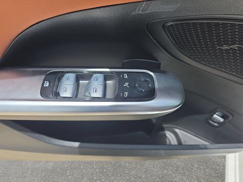 Used 2025 Mercedes-Benz C 300 4MATIC Sedan image 27