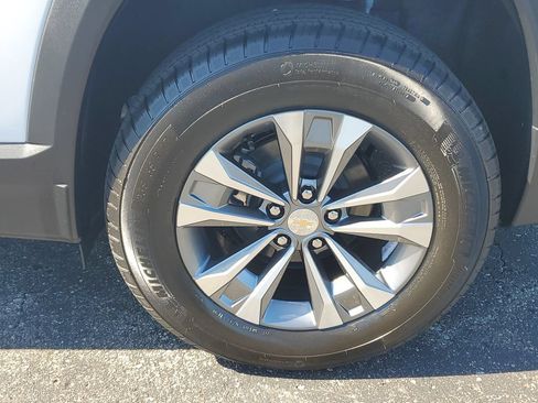 New 2026 Chevrolet Equinox LT w/ Convenience Package II AWD/4WD image 6
