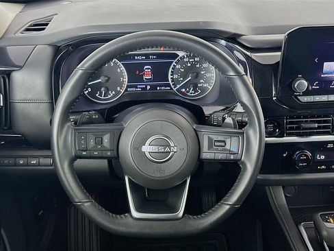 Used 2025 Nissan Pathfinder SV FWD image 18