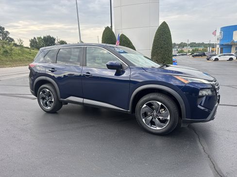 Used 2024 Nissan Rogue SV FWD image 1