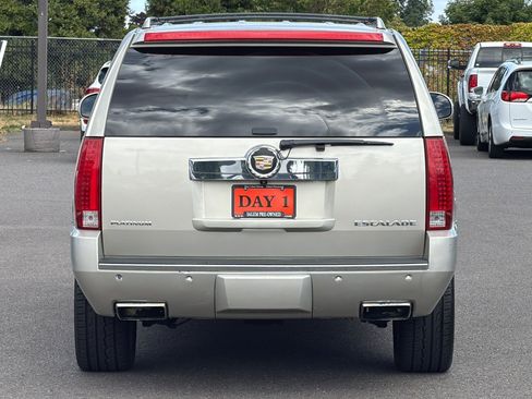Used 2013 Cadillac Escalade ESV Platinum AWD/4WD image 6